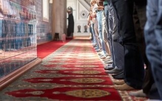 Нападающий на инциденте в мечети идентифицирован как волонтерский имам